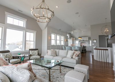 int-2019-08-900px-02