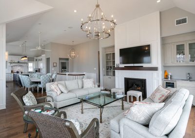 int-2019-08-900px-03