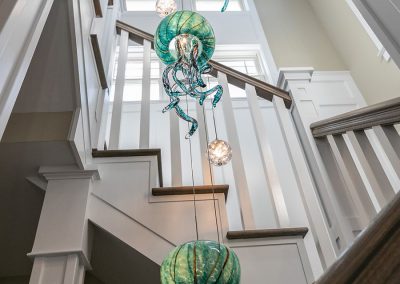 int-2019-08-900px-09