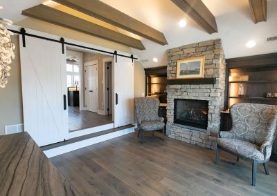 int-2019-08-900px-15