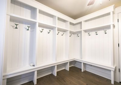 int-2019-08-900px-16